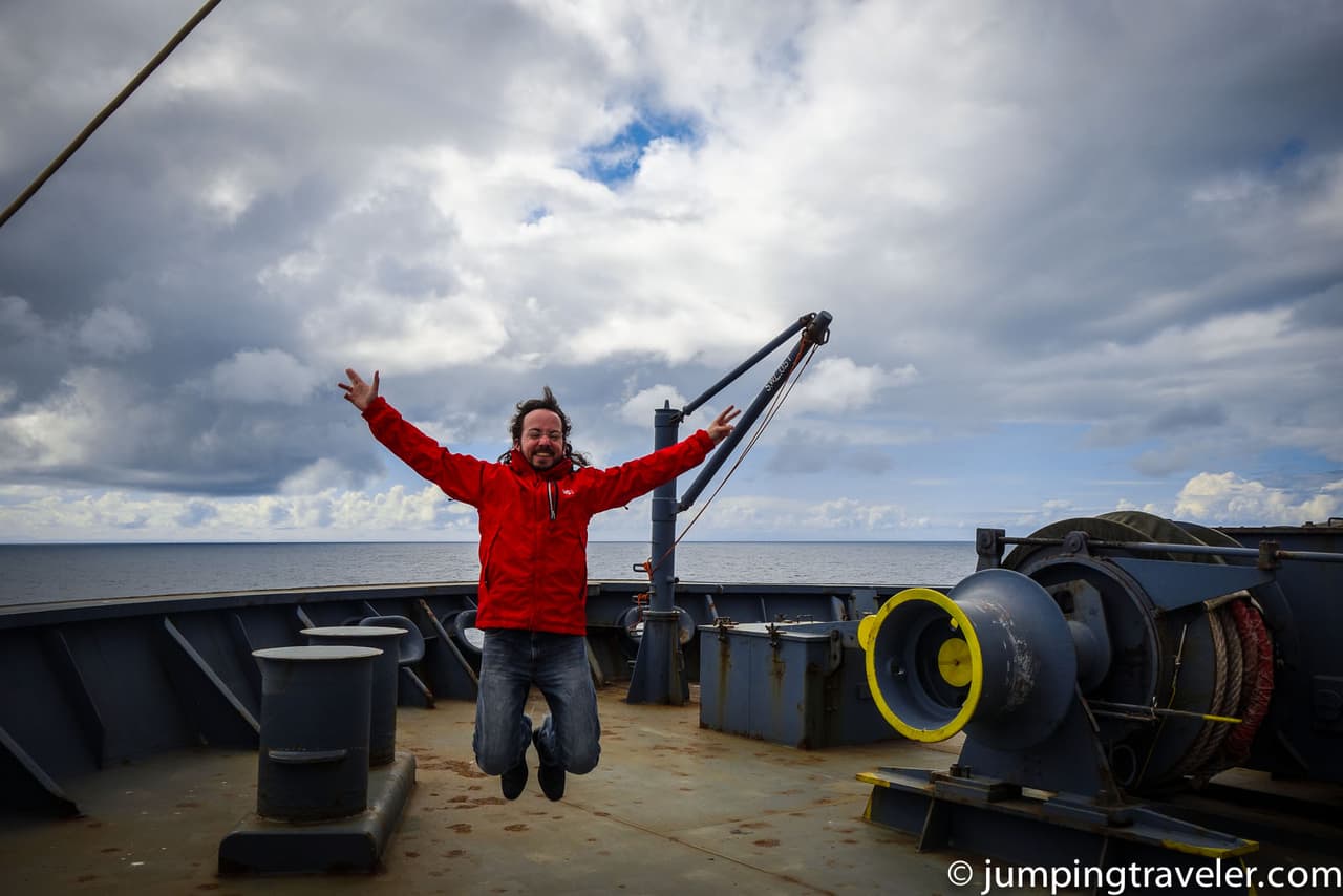 Jumping in the middle of the Atlantic onboard the MSC Uganda