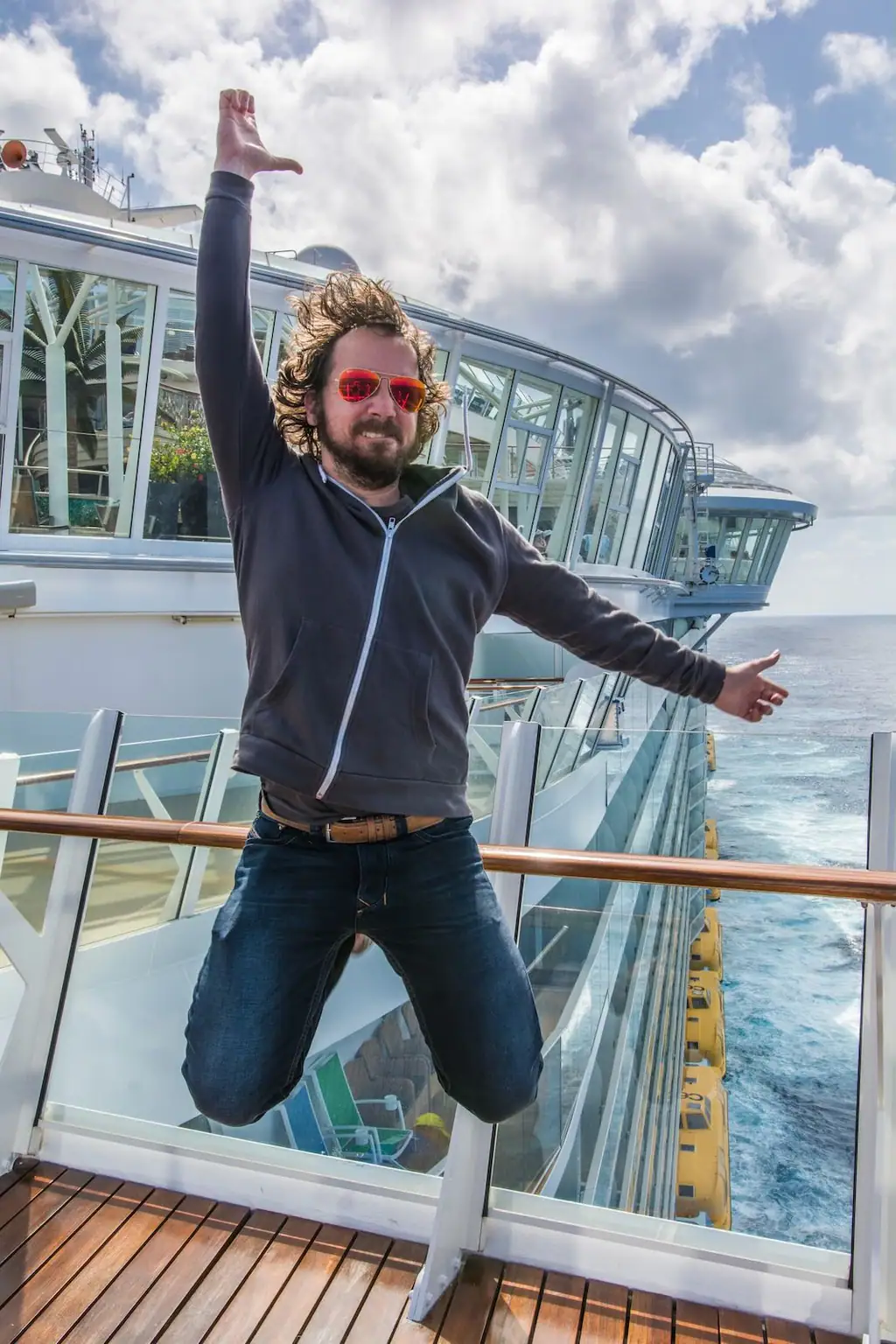 Jumping in the middle of the Atlantic onboard the Allure of the Seas