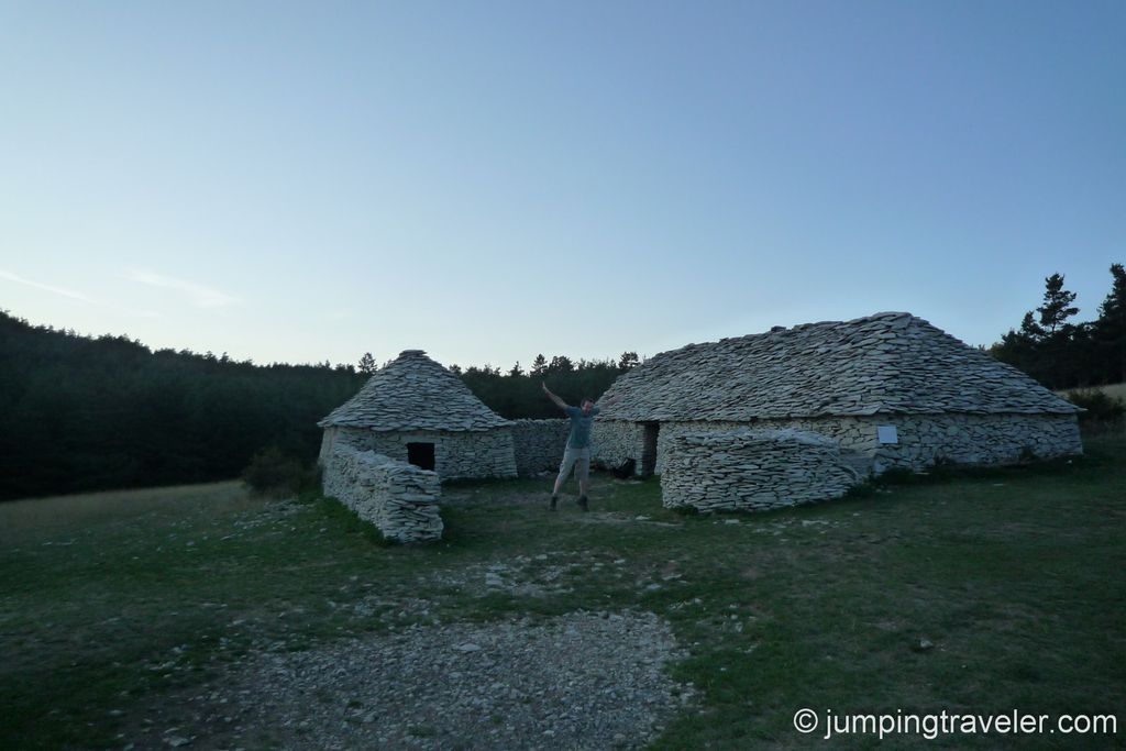Jumping in Le Contadour