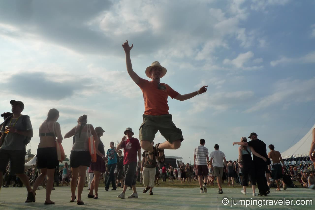 Jumping at Solidays 2010