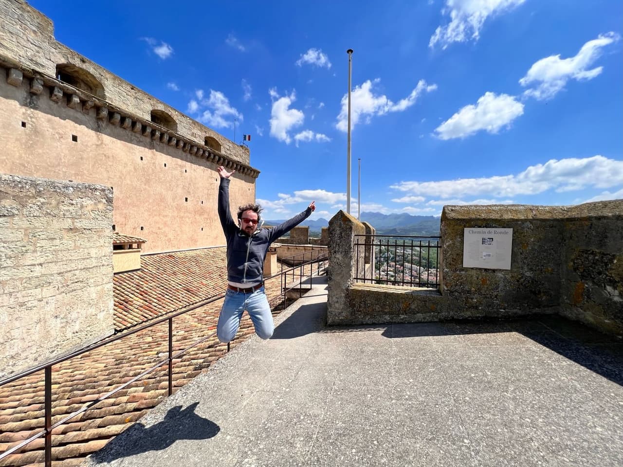 Jumping on the terrace of the Medieval Dungeon