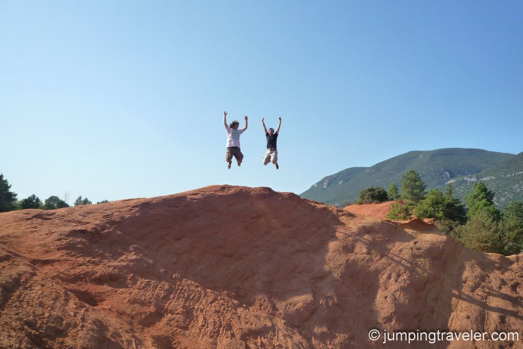 Jumping in Le Colorado Provençal