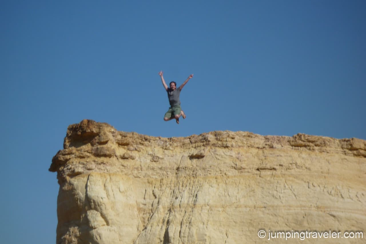 Jumping in Le Colorado Provençal